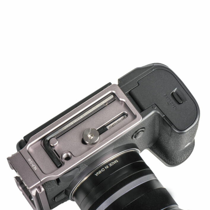 NiSi PRO NLP-SG Adjustable L Bracket for Camera with Flip Out Screen (Tripod mount point at the front of the camera base) Camera Brackets and Quick Release Plates | NiSi Optics USA | 12