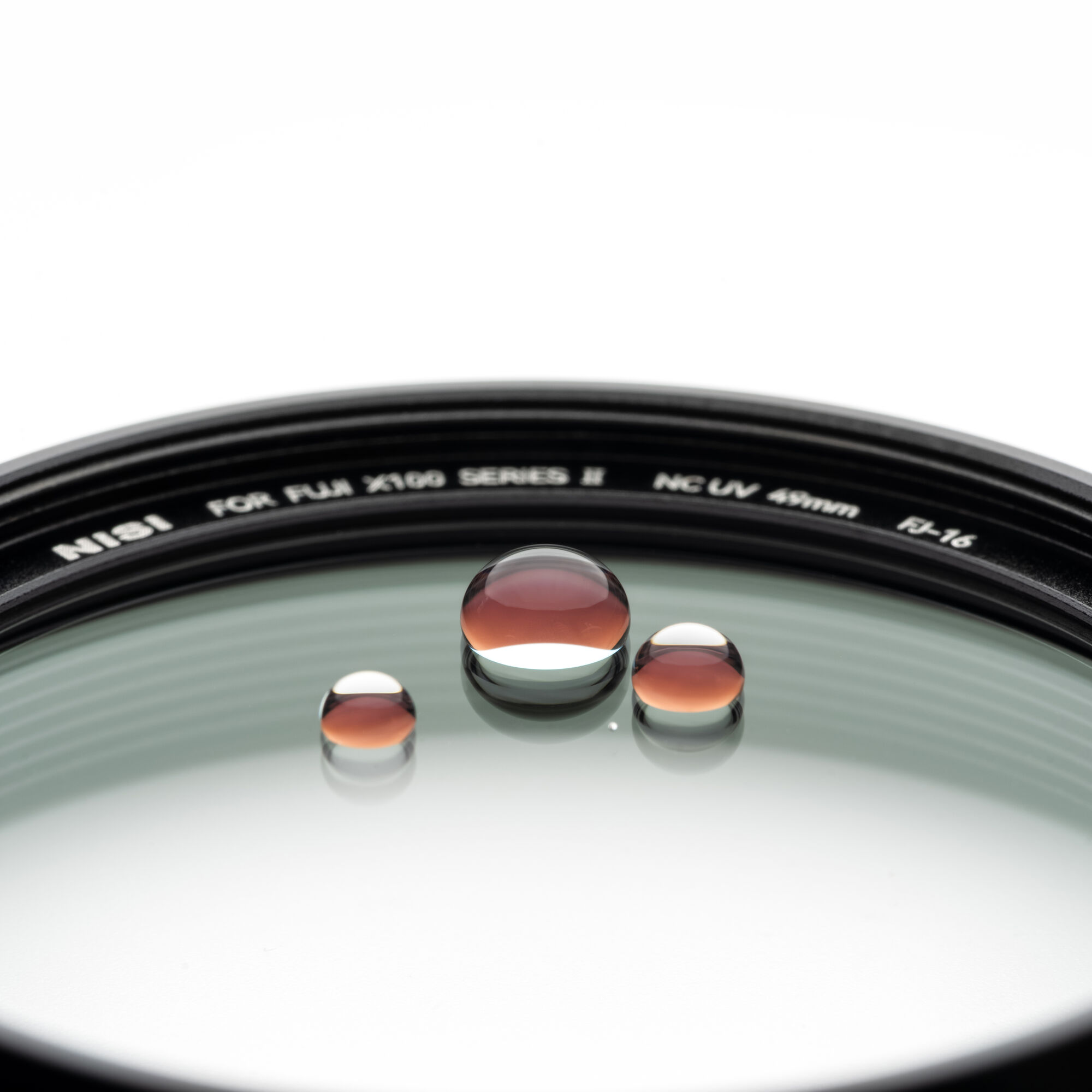 Water beading into three droplets on the glass of the black NiSi NC UV Filter II