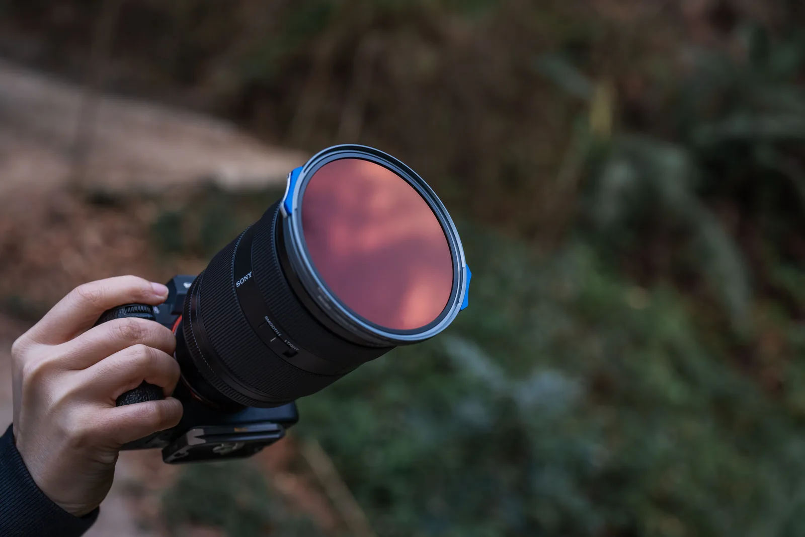 Fitting a 95MAG filter to a large zoom lens by hand