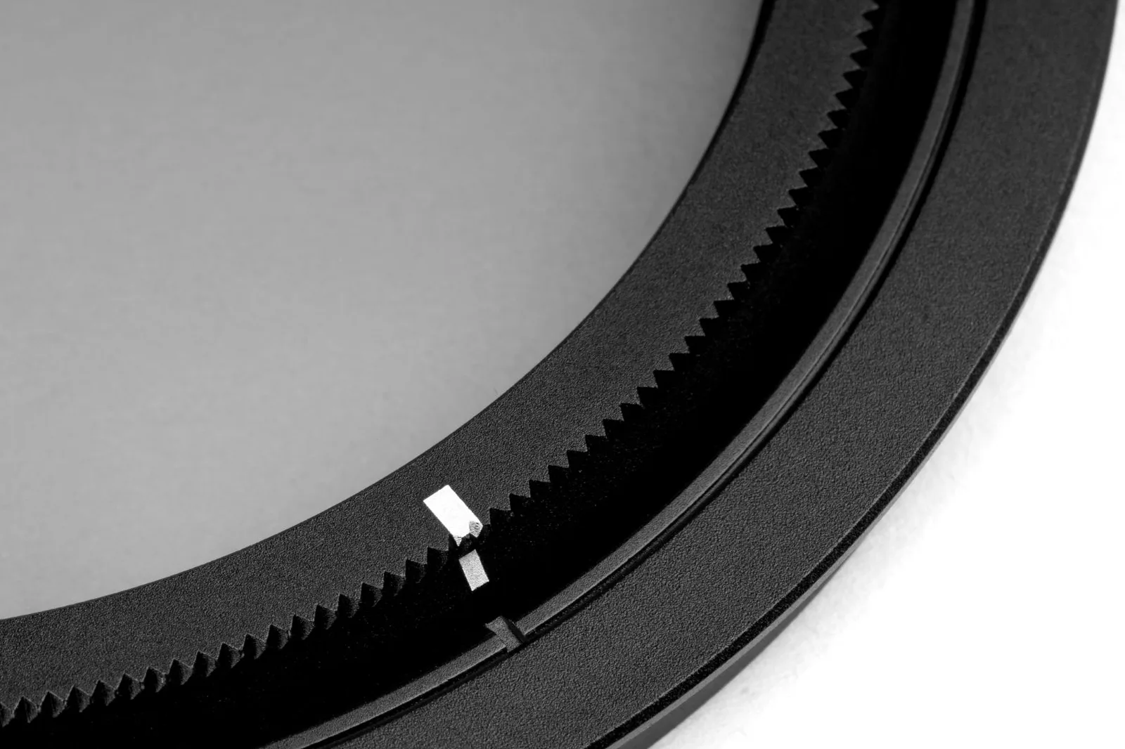 The white alignment mark on the NiSi V7 CPL lined up with the mark on the main adapter